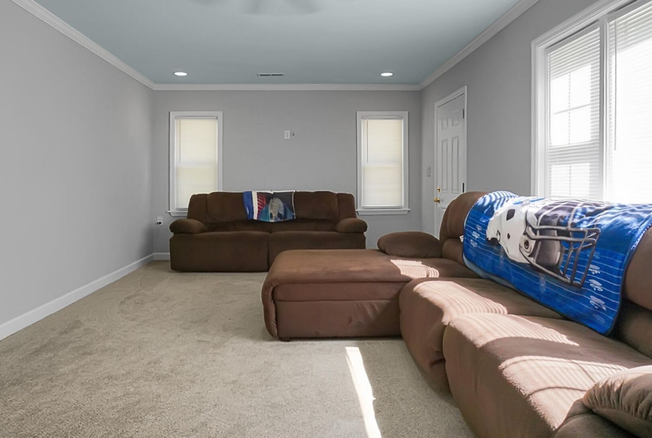 423 Rigby Street Photo 6