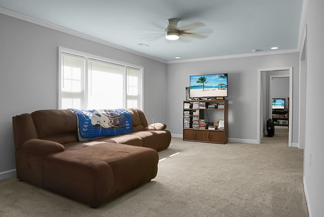 423 Rigby Street Photo 7