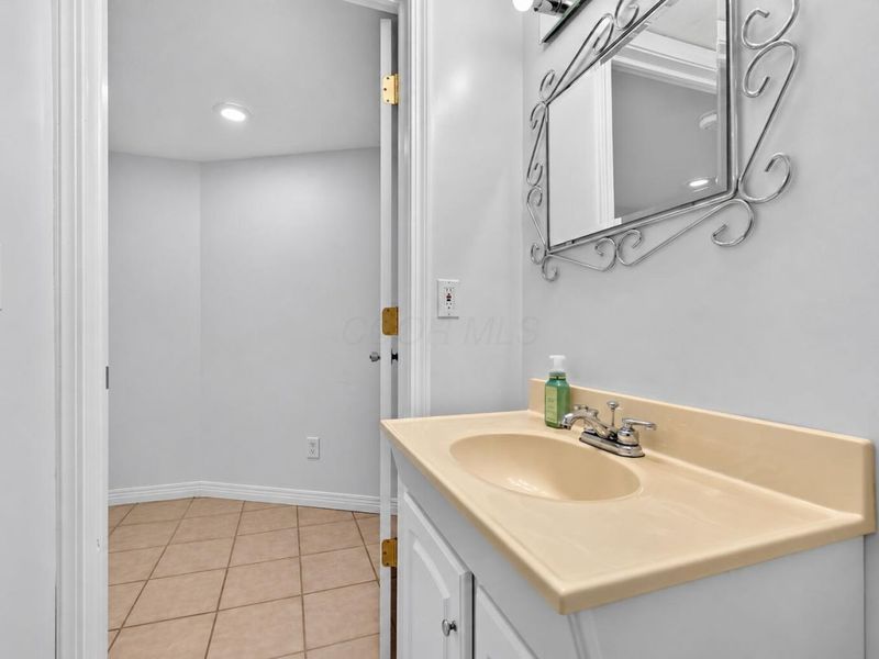 5684 Blendonridge Drive, Unit 93C, Columbus, OH 43230 Photo 57