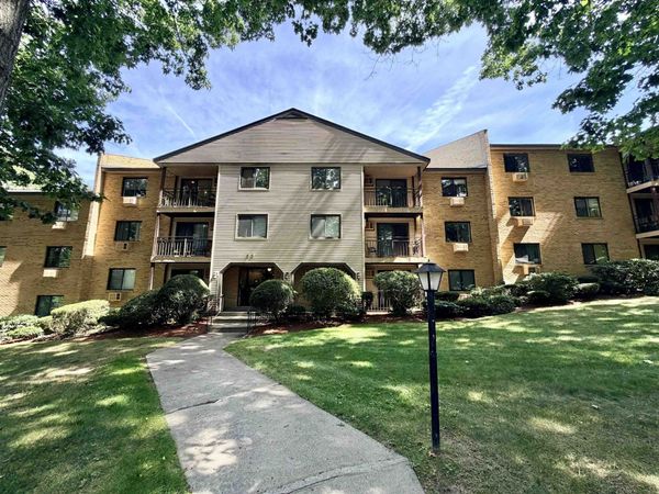 19 Country Club Drive, Unit 9, Manchester, NH 03102