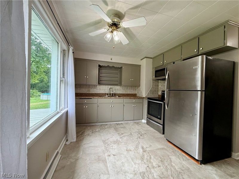 9934 Georgetown Street, Louisville, OH 44641 Photo 7
