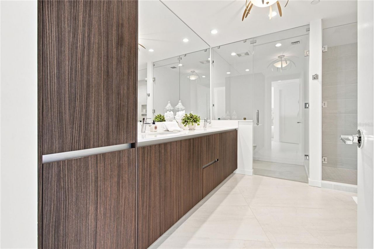 301 Quay Commons, Unit 1410, Sarasota, FL 34236 Photo