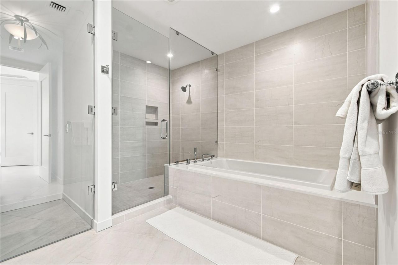 301 Quay Commons, Unit 1410, Sarasota, FL 34236 Photo