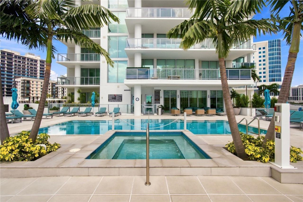 301 Quay Commons, Unit 1410, Sarasota, FL 34236 Photo