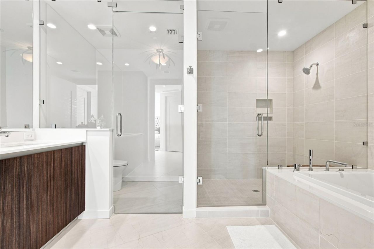 301 Quay Commons, Unit 1410, Sarasota, FL 34236 Photo