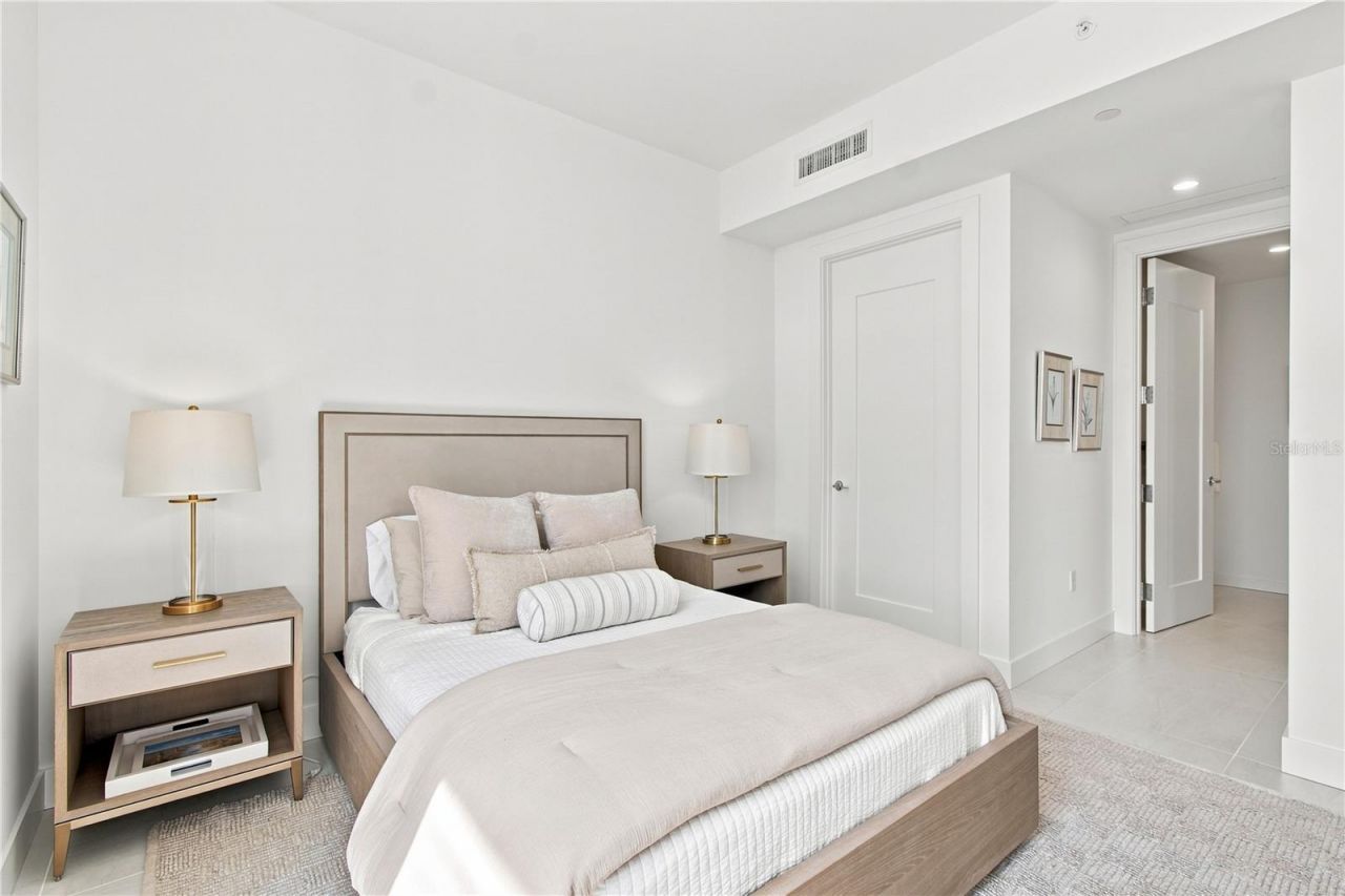 301 Quay Commons, Unit 1410, Sarasota, FL 34236 Photo