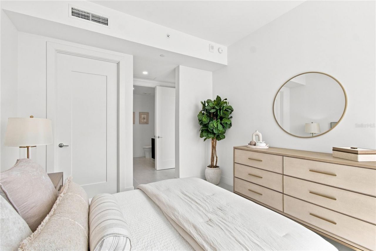 301 Quay Commons, Unit 1410, Sarasota, FL 34236 Photo
