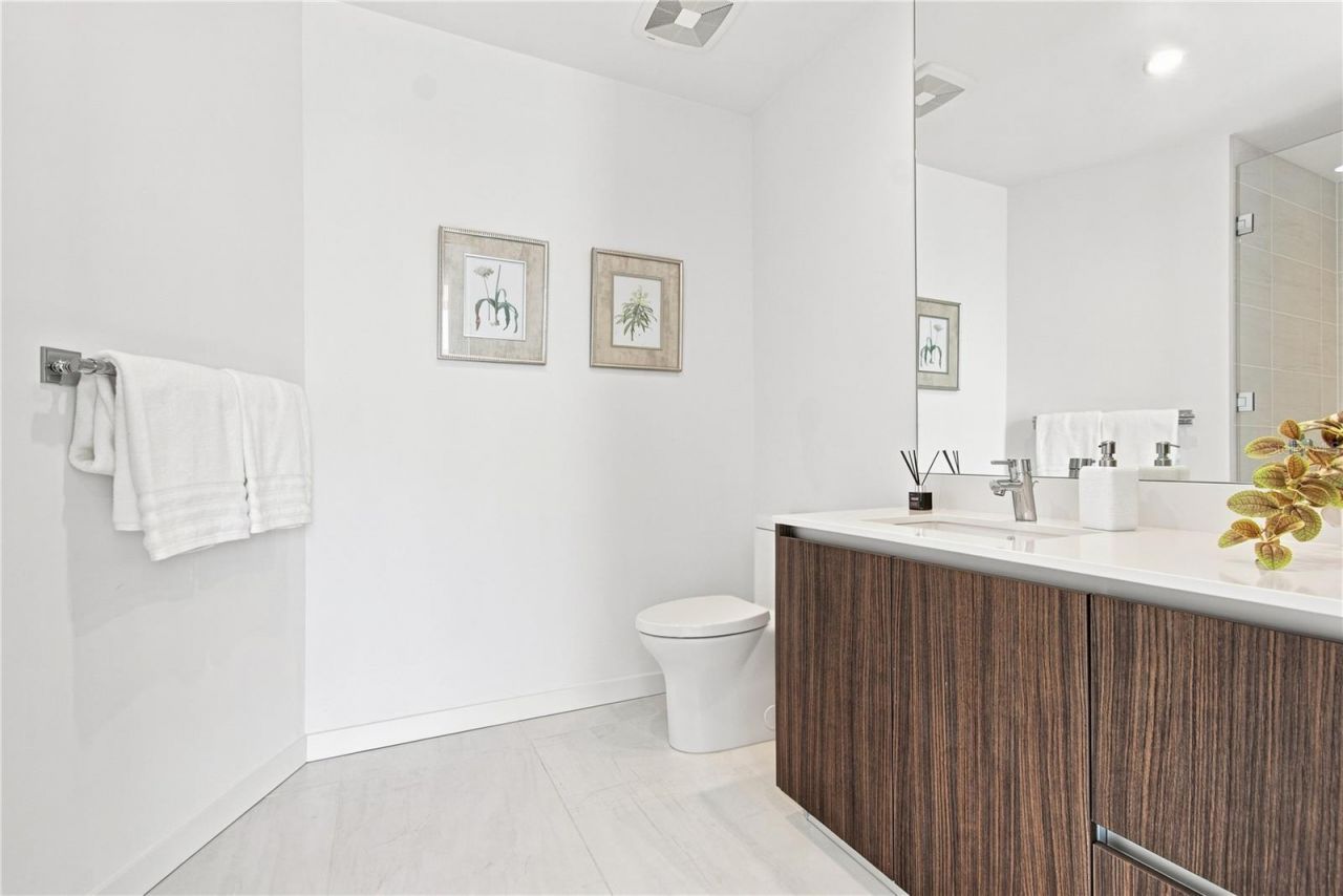301 Quay Commons, Unit 1410, Sarasota, FL 34236 Photo