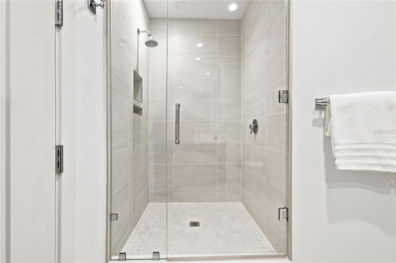 301 Quay Commons, Unit 1410, Sarasota, FL 34236 Photo