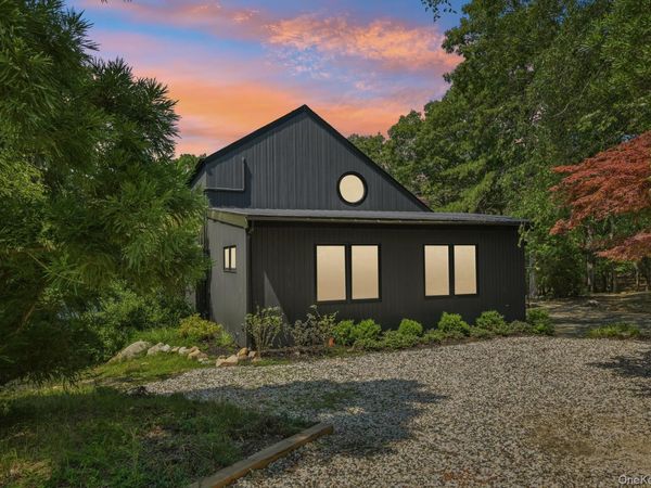 12 Deep View Court, Wainscott, NY 11937