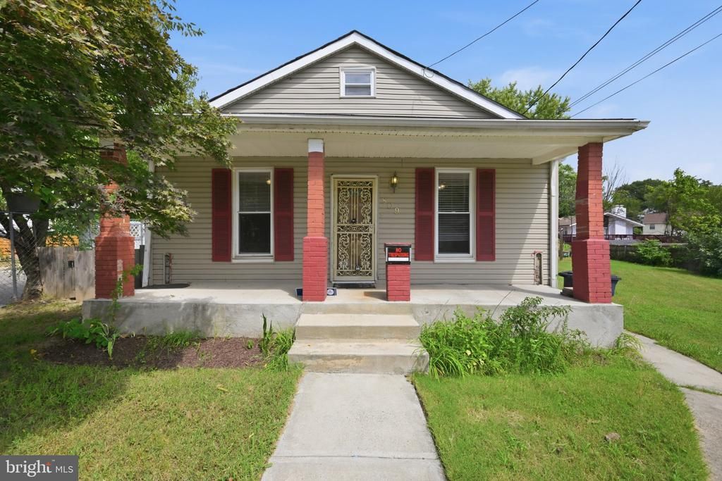 809 EASTERN AVENUE , FAIRMOUNT HEIGHTS, MD 20743