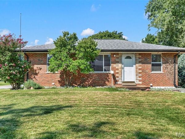 9835 Ione Lane , St Louis, MO 63123