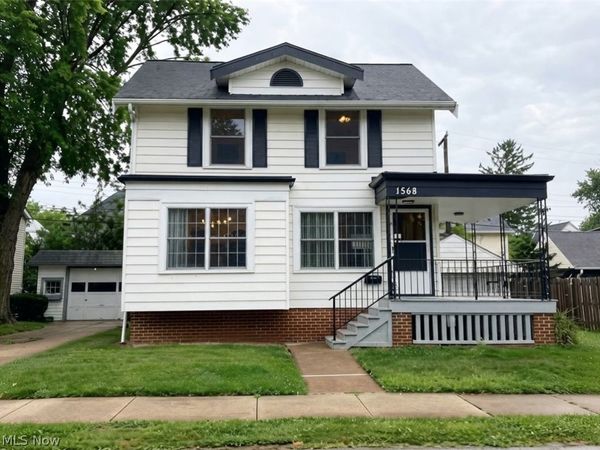 1568 Blossom Park Avenue , Lakewood, OH 44017