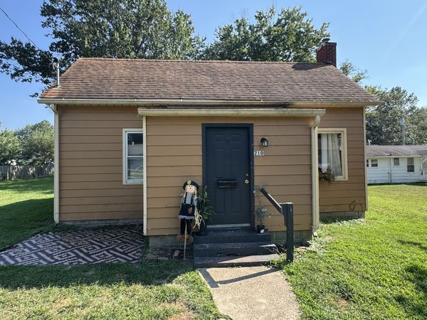 210 W Park Street W, Benton, IL 62812