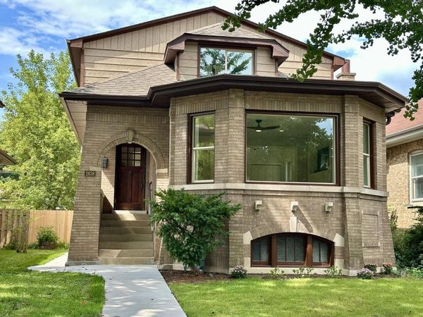2638 N Central Park Avenue , Evanston, IL 60201