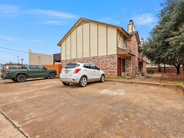 800 Bluebonnet Drive, Unit B, Keller, TX 76248