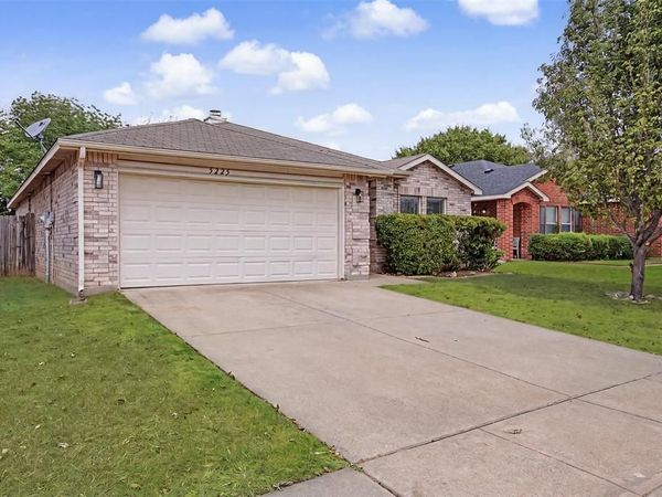 5225 Newcastle Lane, Fort Worth, TX 76135