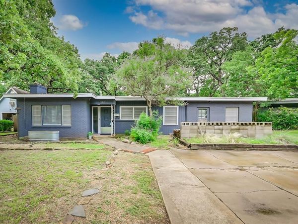 1122 W Park Row Drive , Arlington, TX 76013