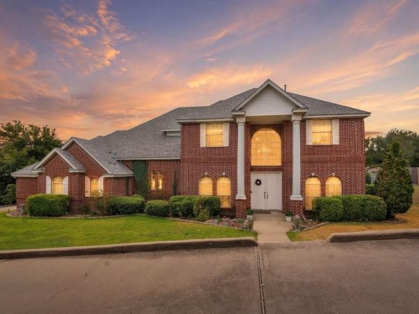 333 Coach House Circle , Fort Worth, TX 76108
