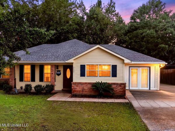2625 Beachview Drive, Ocean Springs, MS 39564