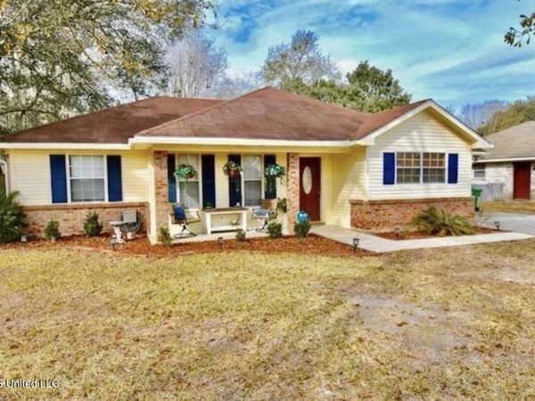 2625 Beachview Drive, Ocean Springs, MS 39564