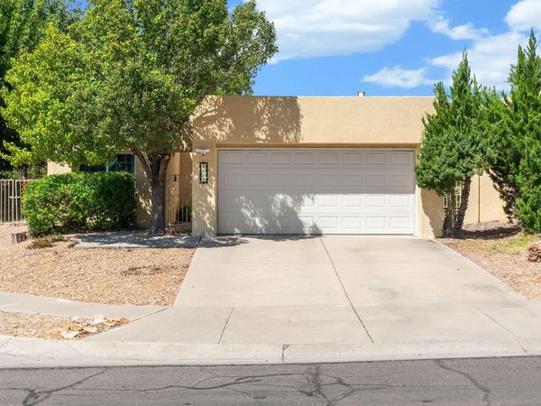 8105 Countrywood Road NE, Albuquerque, NM 87109