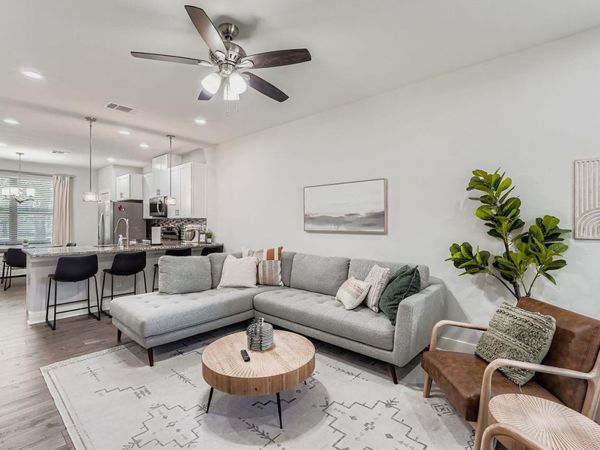 18803 Hogan CIR, Unit 14, Point Venture, TX 78645
