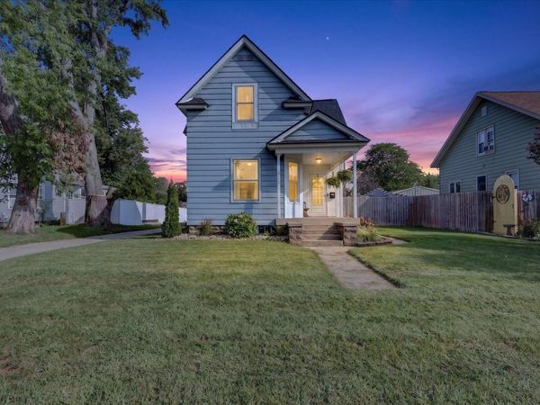 307 W Washington Avenue, Zeeland, MI 49464