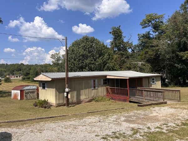 712 3rd St, Livingston, TN 38570