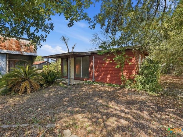 520 Seydler Street , Gonzales, TX 78629