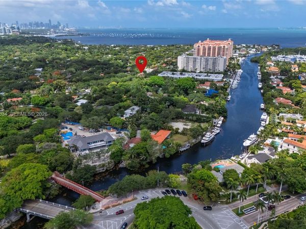 125 Edgewater Dr , Unit 14, Coral Gables, FL 33133