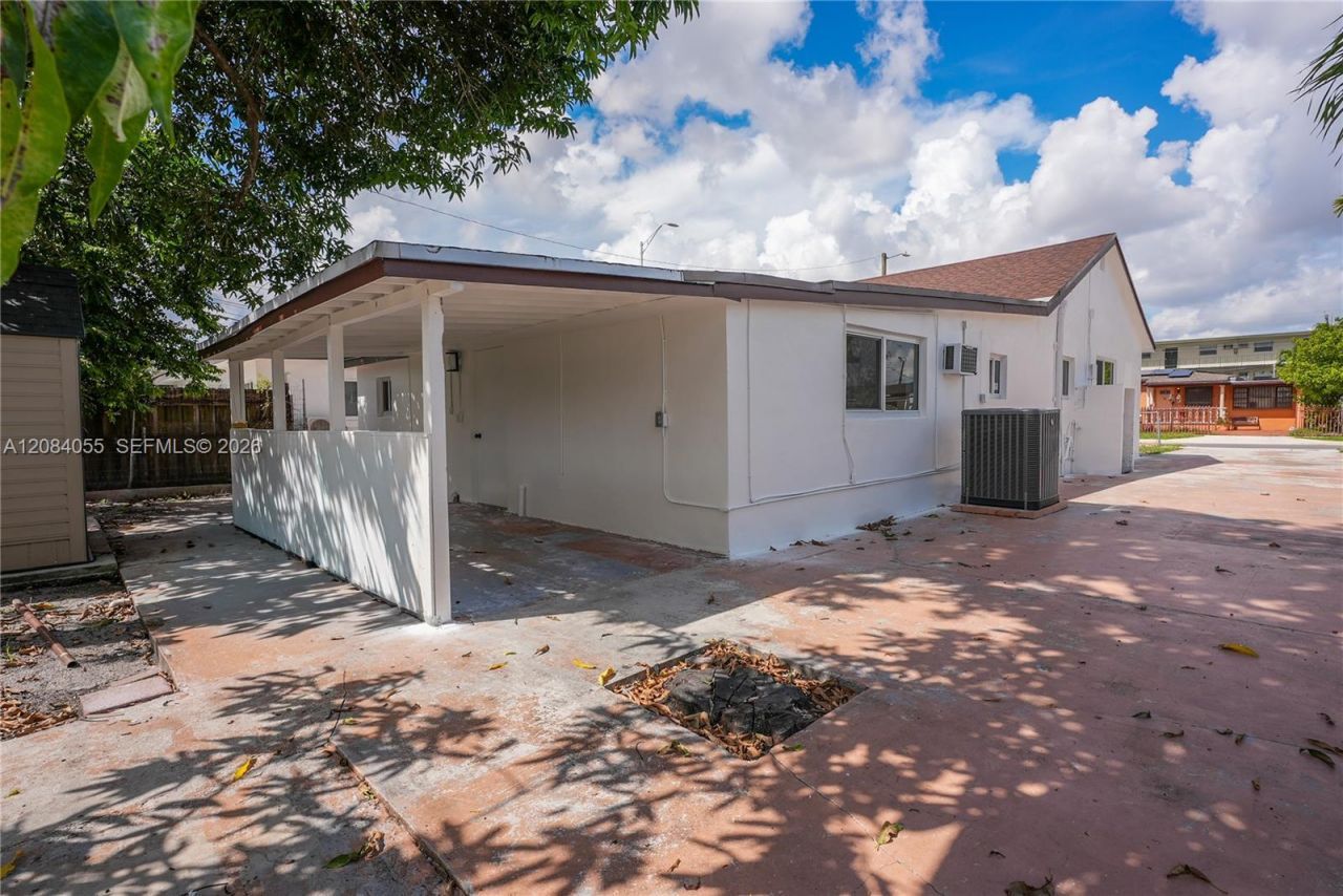 4795 E 8th Ct, Hialeah, FL 33013 Photo