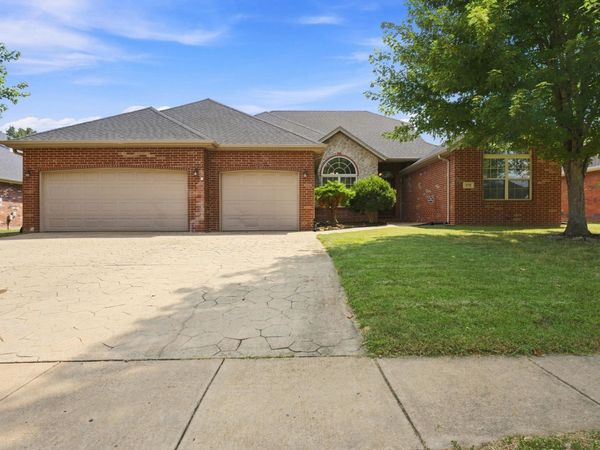 478 E Sequoia Street , Republic, MO 65738