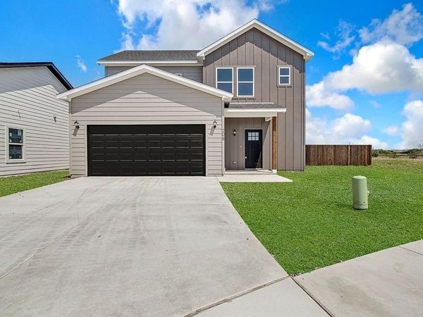 208 Marble Creek Drive, Fort Worth, TX 76131