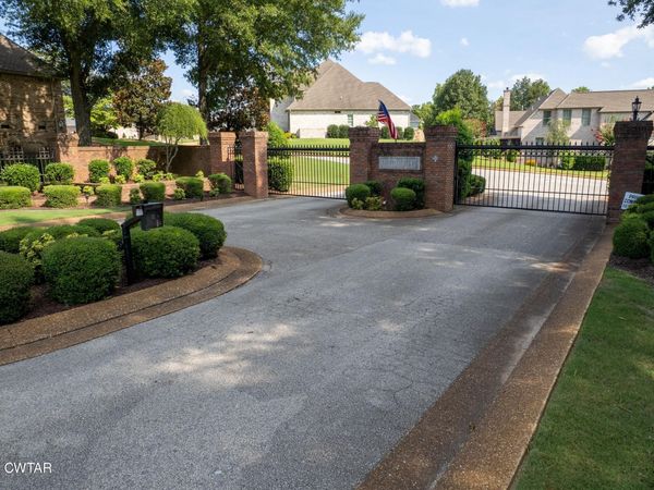 172 Wyndhurst Drive, Jackson, TN 38305