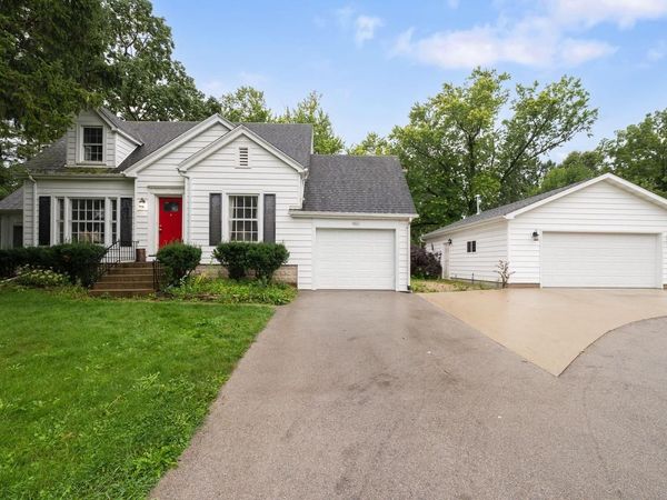 4821 W Elmdale ROAD, Mequon, WI 53092