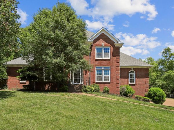 129 Pembroke Dr , Hendersonville, TN 37075