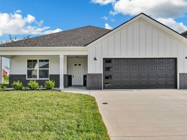 2677 Brewster Dr, Clarksville, TN 37042