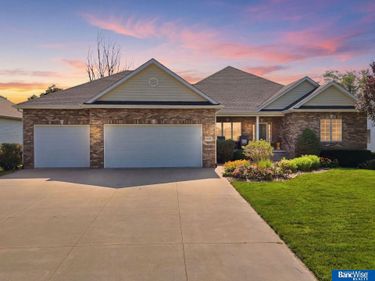 6750 Shadow Ridge Road, Lincoln, NE 68512