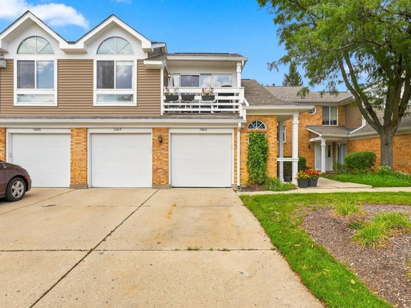 1064 Courtland Drive , Buffalo Grove, IL 60089