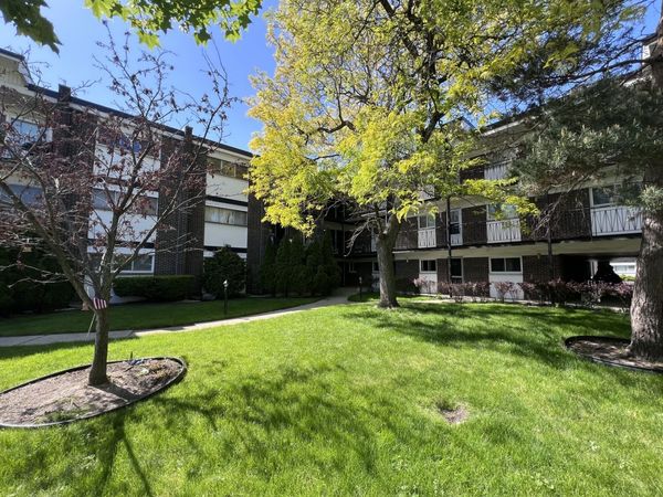 10125 CHERRY Parkway , Unit 203, Skokie, IL 60076