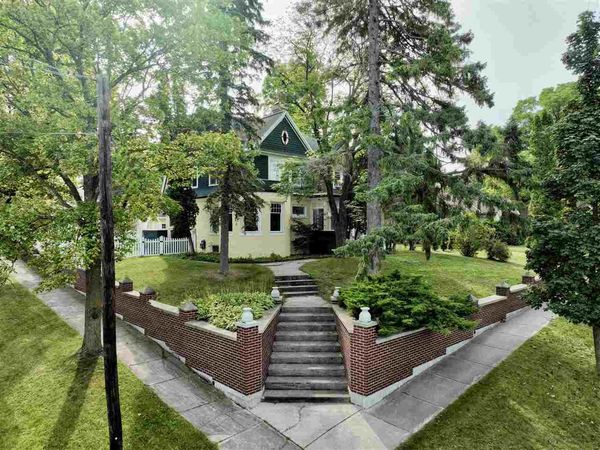 501 S Lake Street, Boyne City, MI 49712