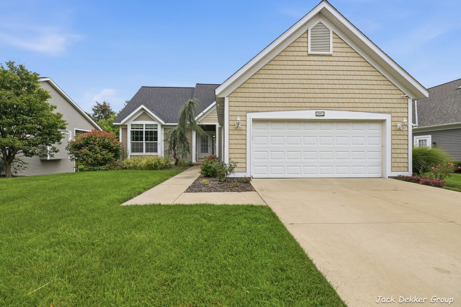 509 Hunters Run Circle, Holland, MI 49423 Main Photo