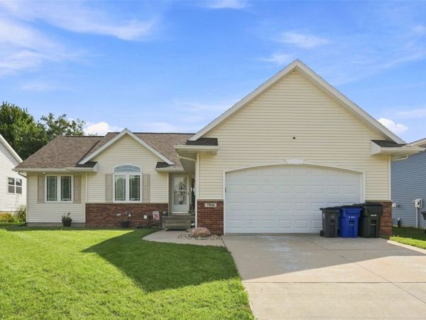 7916 Westfield Drive NE, Cedar Rapids, IA 52402