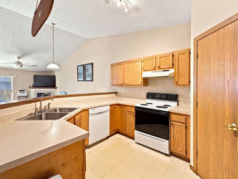 1456 October Ridge Court , Columbus, OH 43223 Photo 8