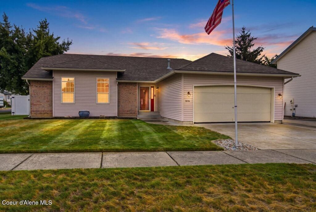 1014 N Frank Ct, Post Falls, ID 83854 Main Photo