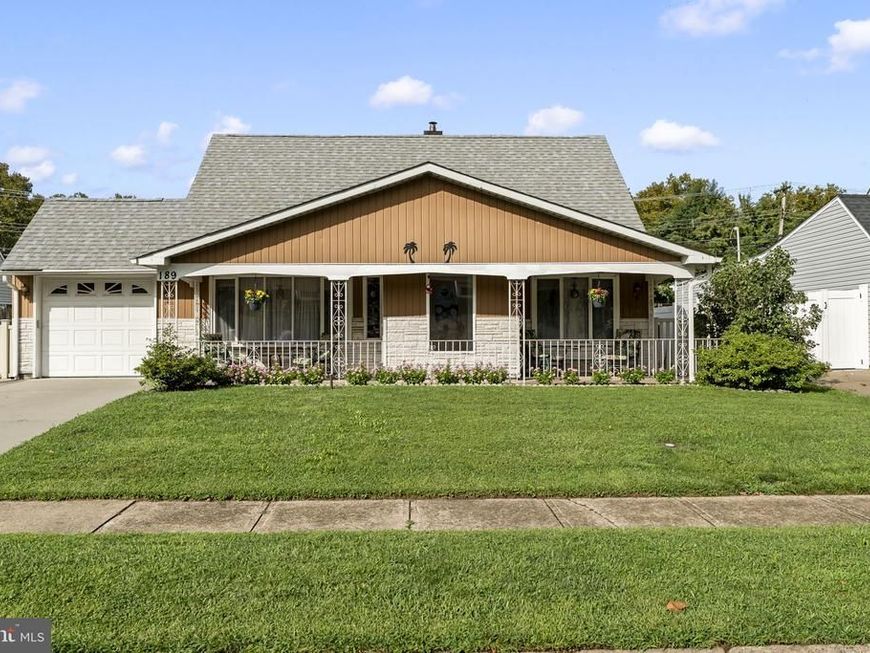 189 Kenwood Drive S, Levittown, PA 19055 Main Photo