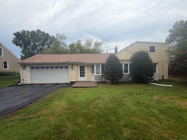 W271N2585 Pear Tree LANE, Pewaukee, WI 53072