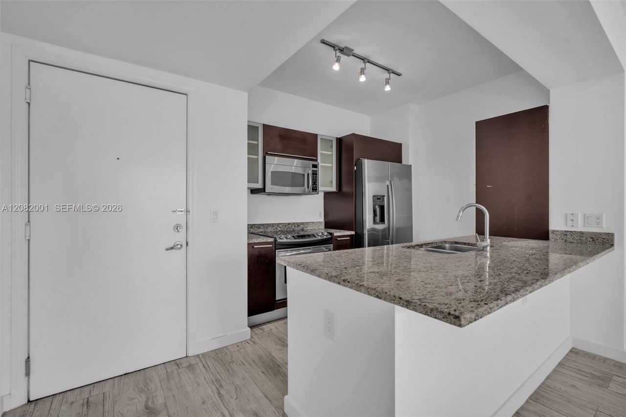 951 Brickell Ave , Unit 2403, Miami, FL 33131 Photo