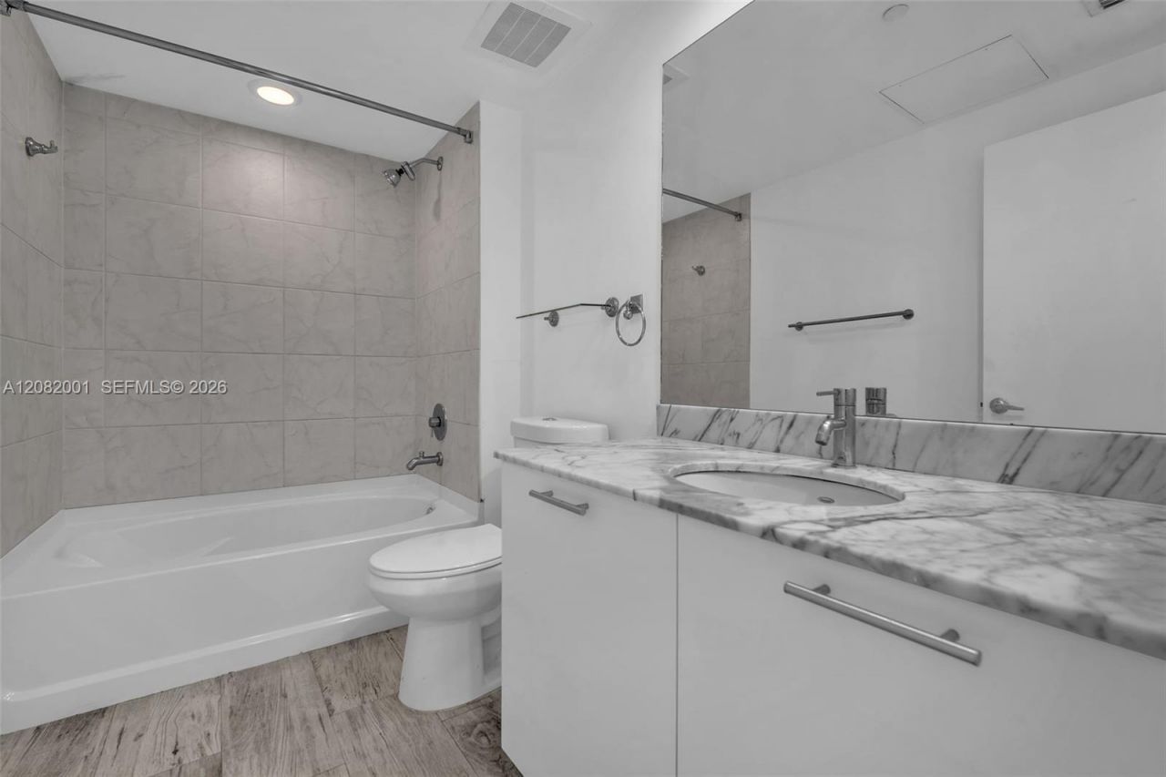 951 Brickell Ave , Unit 2403, Miami, FL 33131 Photo